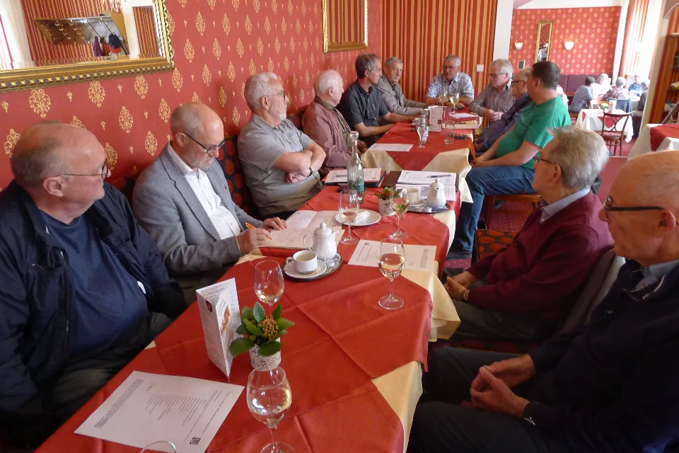 Neuwahlen und geplante Veranstaltungen standen im Mittelpunkt der Mitglieder-versammlung des Verkehrsvereins Jägersburg im Café am Schlossweiher. 
