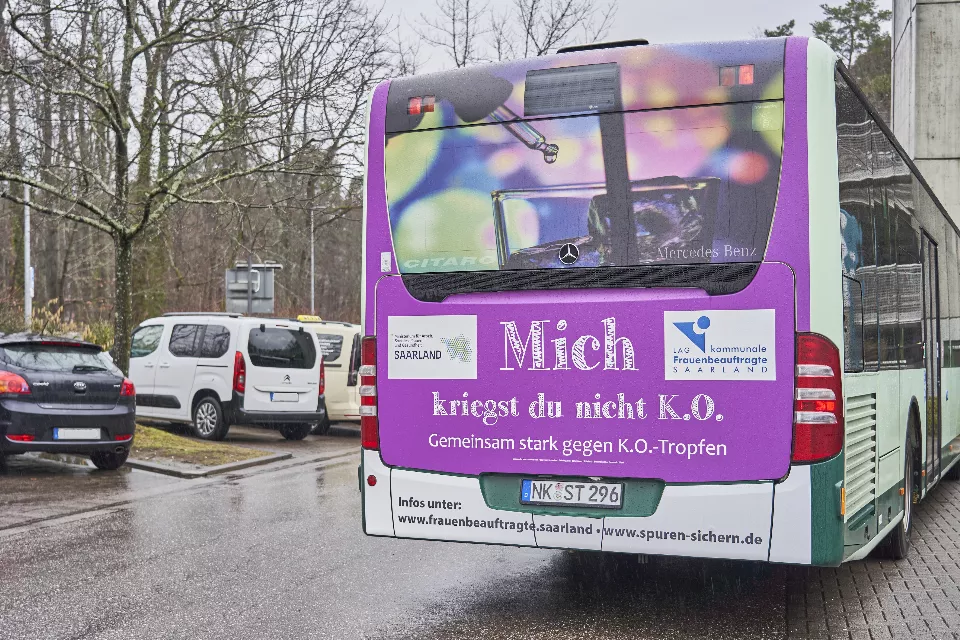Die Busbeklebung zur Kampagne 