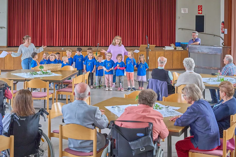 Die Kindergartenkinder trugen zwei Lieder vor