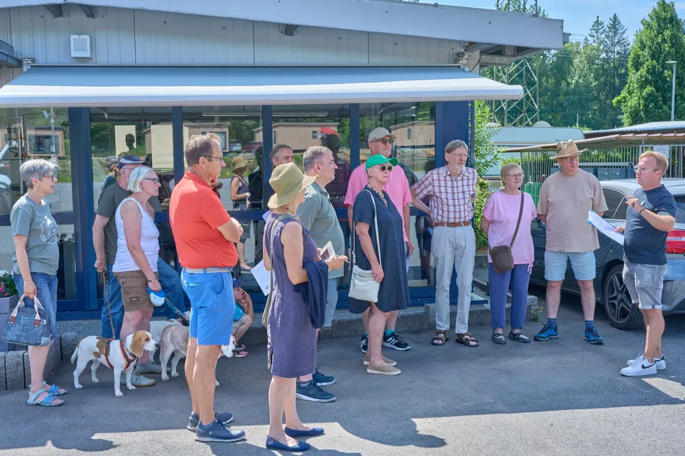 Bündnis 90/Die Grünen und Moorschutzgemeinschaft Königsbruch - Betriebsbesichtigunggruppe auf dem Campingplatz zwischen Bruchhof und Eichelscheid