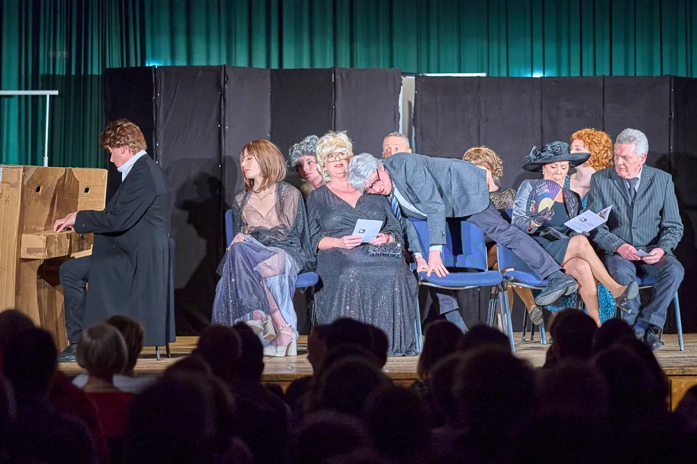 Schallendes Gelächter seitens des Publikums war garantiert bei den vielen Loriot-Sketchen im Thomas Morus-Haus