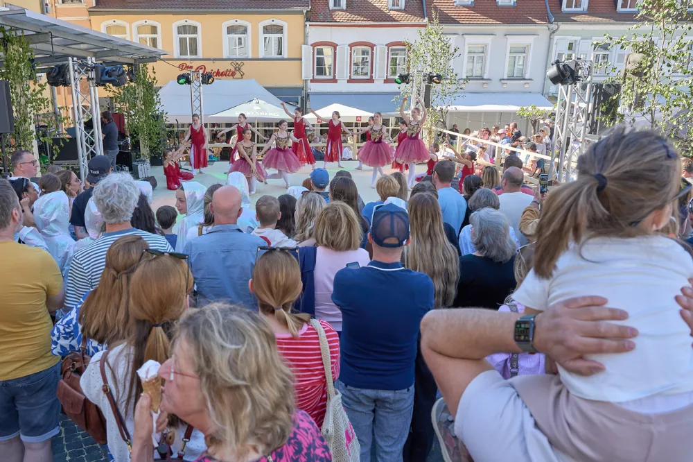 Vorführung der Tanzmanufaktur Limbach auf der großen Tanzbühne